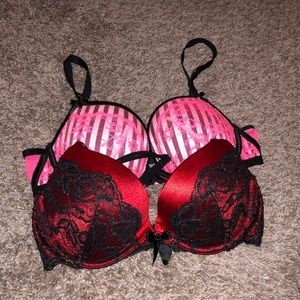 2 Victoria’s Secret bras size 32D.